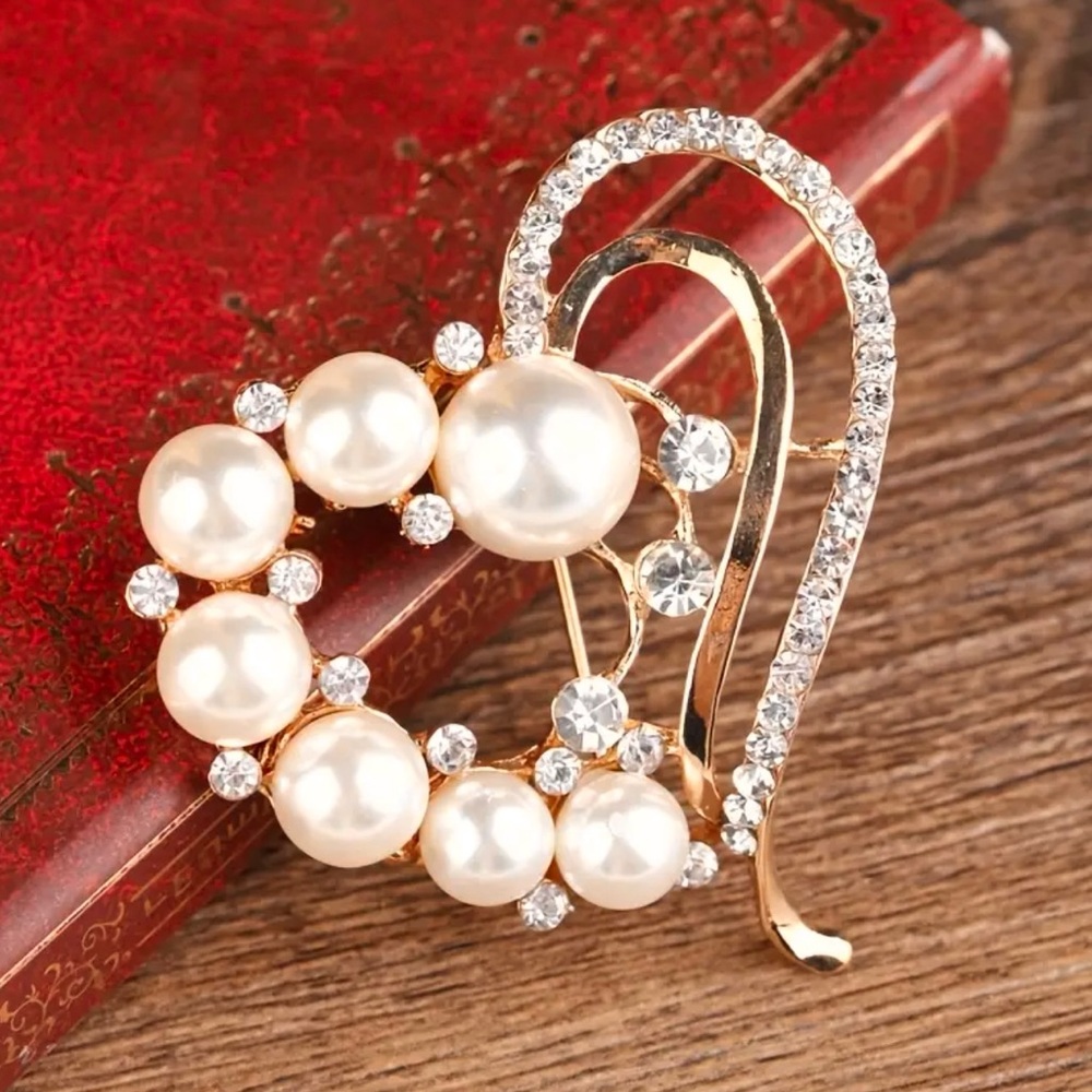 NWOT - Rose Gold and Cream Heart Brooch with Pearls and Rhinestones - Picture 2 of 7